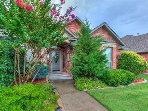 2209 Oak Dr, Moore, OK 73170 photo 2