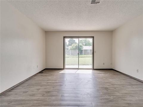 422 Jarman Dr, Mcloud, OK 74851 photo 3