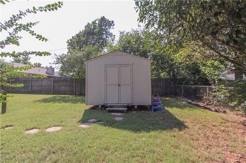 2307 E Robinson St, Norman, OK 73071 photo 31