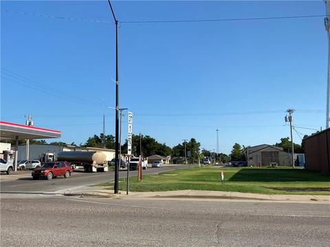 402 W Main St, Tuttle, OK 73089 photo 1