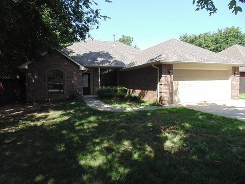 503 SW 4th St, Tuttle, OK 73089 photo 2