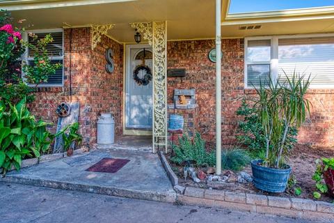 812 Hillcrest Dr, Watonga, OK 73772 photo 1