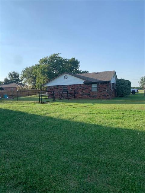 923 E Crystal Rd, Tuttle, OK 73089 photo 3