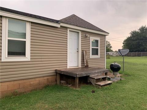 425 E 5th St, Hydro, OK 73048 photo 2