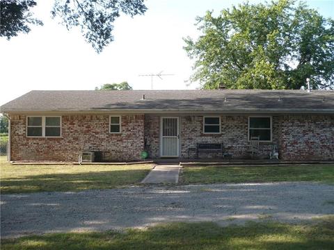 1006 E Park St, Tecumseh, OK 74873 photo 3