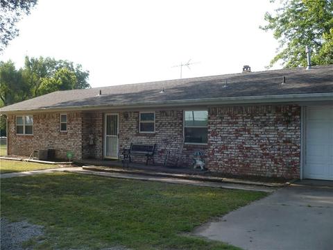 1006 E Park St, Tecumseh, OK 74873 photo 4