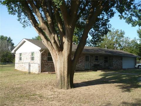 1006 E Park St, Tecumseh, OK 74873 photo 1