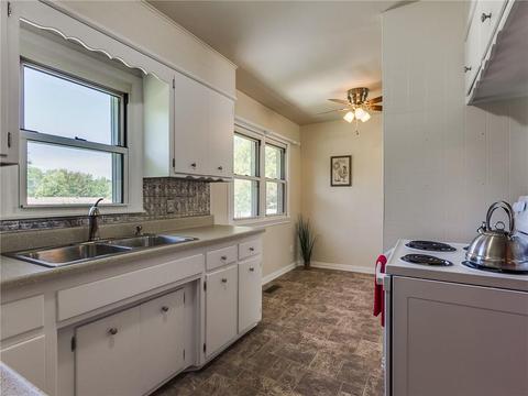 423 S 4th St, Mcloud, OK 74851 photo 3