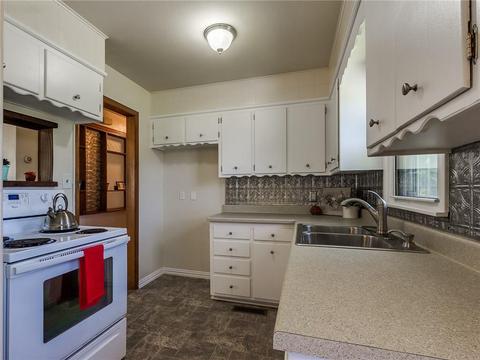 423 S 4th St, Mcloud, OK 74851 photo 4