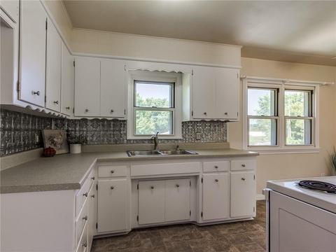 423 S 4th St, Mcloud, OK 74851 photo 2