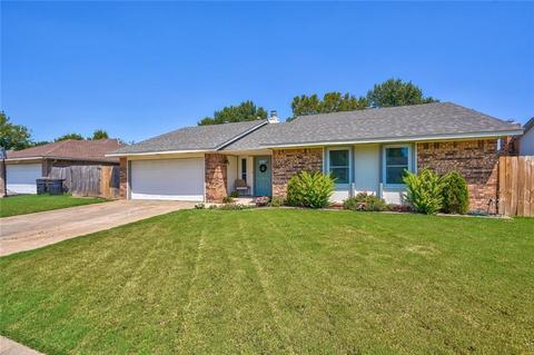 712 N Briarcliff Dr, Moore, OK 73170 photo 1