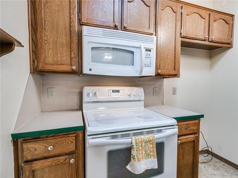 2116 Westmore Dr, Moore, OK 73170 photo 17