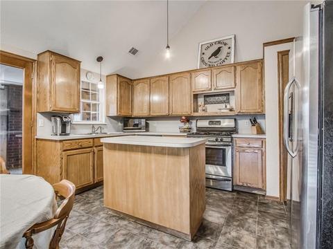 2109 Lakecrest Dr, Moore, OK 73170 photo 10