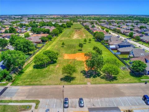 2109 Lakecrest Dr, Moore, OK 73170 photo 24