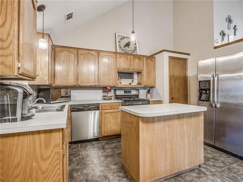 2109 Lakecrest Dr, Moore, OK 73170 photo 11