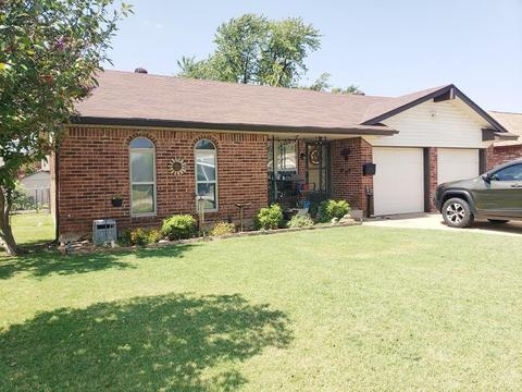 909 Eagle Dr, Moore, OK 73160 photo 1