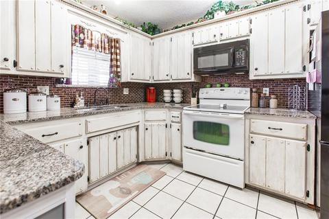 1112 NW 7th Pl, Moore, OK 73170 photo 8