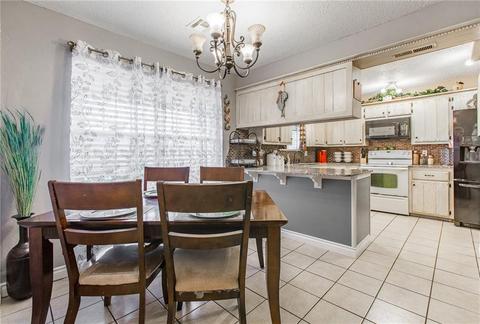 1112 NW 7th Pl, Moore, OK 73170 photo 9