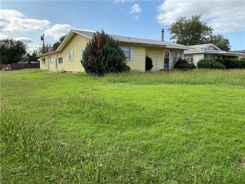 801 N Forrest St, Altus, OK 73521 photo 2