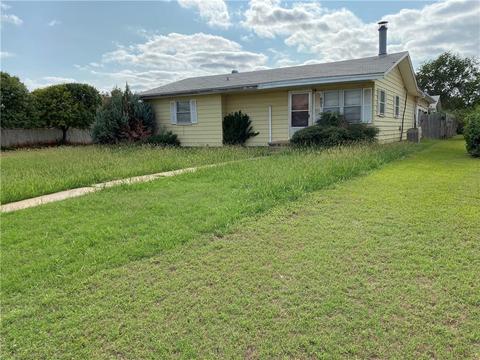 801 N Forrest St, Altus, OK 73521 photo 3