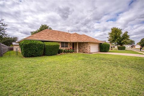 2405 N Robin St, Altus, OK 73521 photo 2