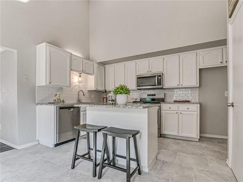 2116 S Lakecrest Dr, Moore, OK 73170 photo 7