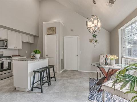 2116 S Lakecrest Dr, Moore, OK 73170 photo 6