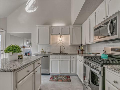 2116 S Lakecrest Dr, Moore, OK 73170 photo 10