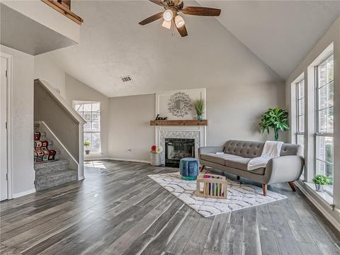 2116 S Lakecrest Dr, Moore, OK 73170 photo 4