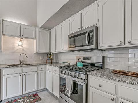 2116 S Lakecrest Dr, Moore, OK 73170 photo 8