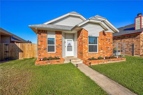 2117 Lonnie Ln, Moore, OK 73170 photo 2