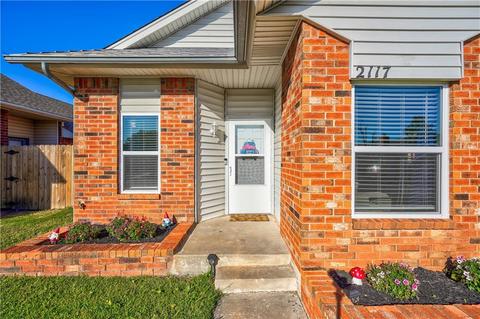 2117 Lonnie Ln, Moore, OK 73170 photo 3