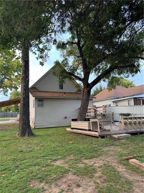 1223 E 9th St, Shawnee, OK 74801 photo 2