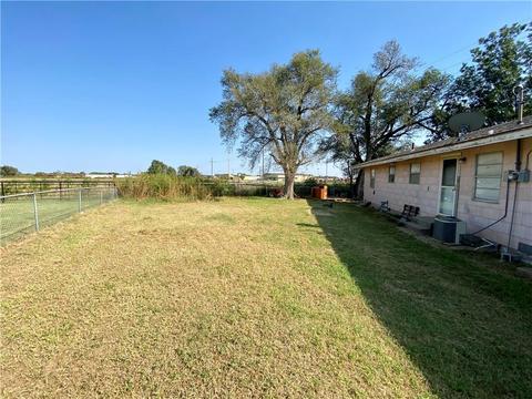321 S Laing Ave, Watonga, OK 73772 photo 3