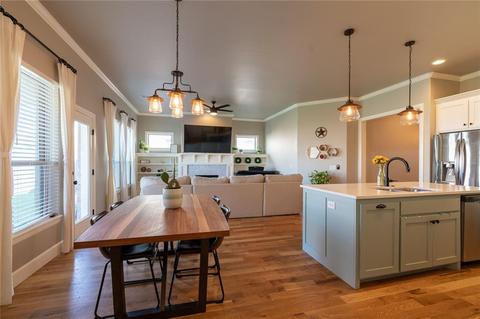 2113 Cox Ln, Moore, OK 73160 photo 2