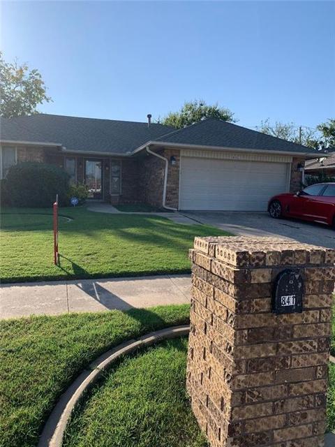 841 Lakecrest Dr, Moore, OK 73170 photo 1