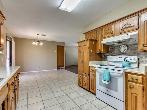 880 S Hampton Rd, Harrah, OK 73045 photo 16