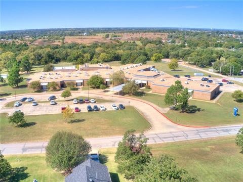 880 S Hampton Rd, Harrah, OK 73045 photo 7