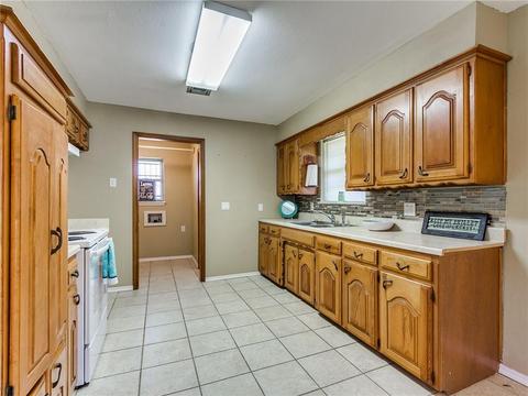 880 S Hampton Rd, Harrah, OK 73045 photo 14