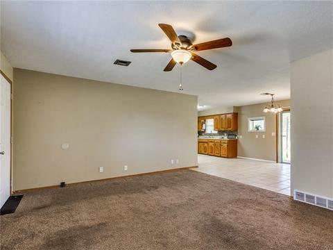 880 S Hampton Rd, Harrah, OK 73045 photo 9