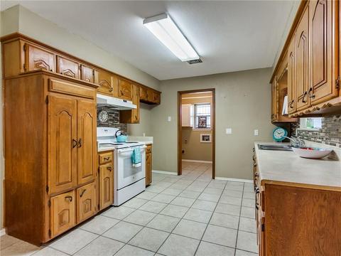 880 S Hampton Rd, Harrah, OK 73045 photo 13