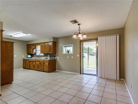 880 S Hampton Rd, Harrah, OK 73045 photo 11