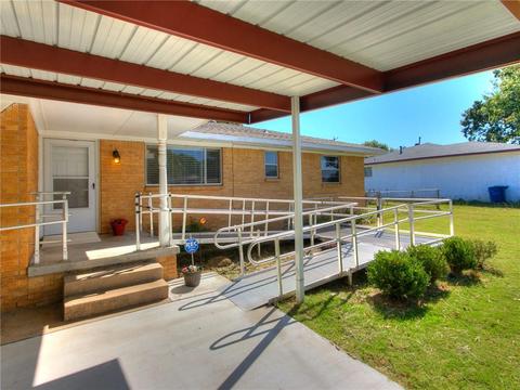 880 S Hampton Rd, Harrah, OK 73045 photo 2