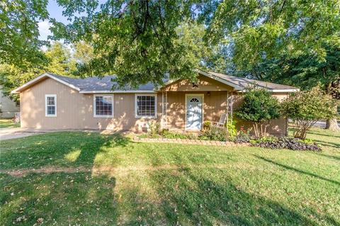 406 SW 2nd St, Tuttle, OK 73089 photo 3