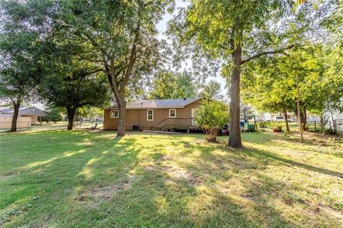 406 SW 2nd St, Tuttle, OK 73089 photo 9