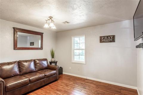 406 SW 2nd St, Tuttle, OK 73089 photo 12