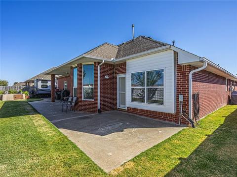 2201 SW 30th St, Moore, OK 73170 photo 32