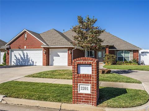 2201 SW 30th St, Moore, OK 73170 photo 1