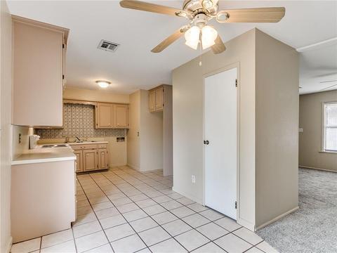 809 NW 22nd St, Moore, OK 73160 photo 6