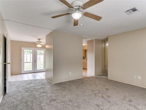 809 NW 22nd St, Moore, OK 73160 photo 2